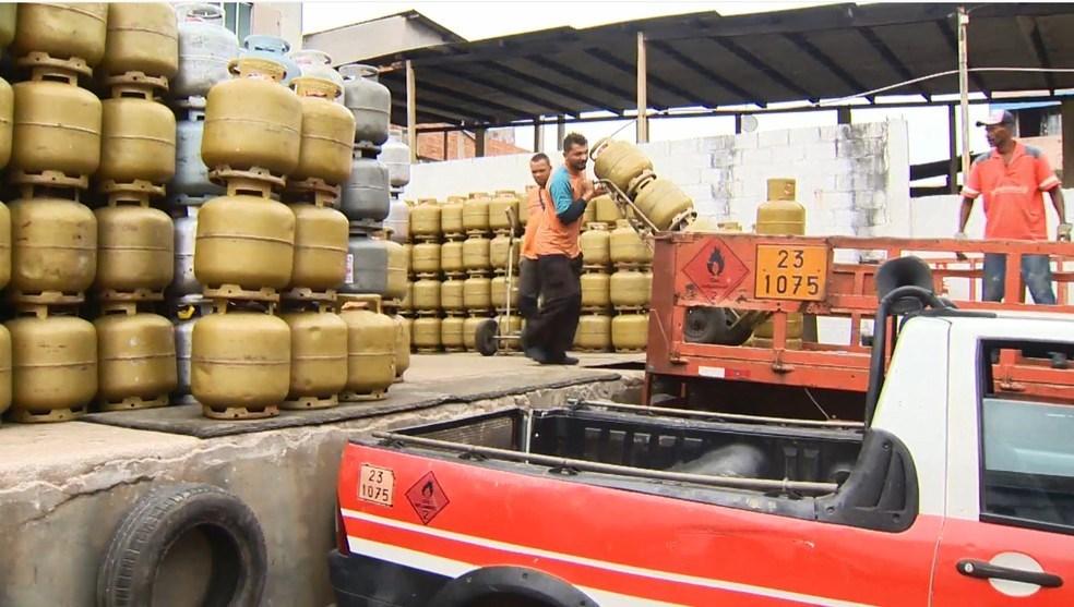 Remédios, gás e combustível: confira os produtos que vão ter aumentos em 2023