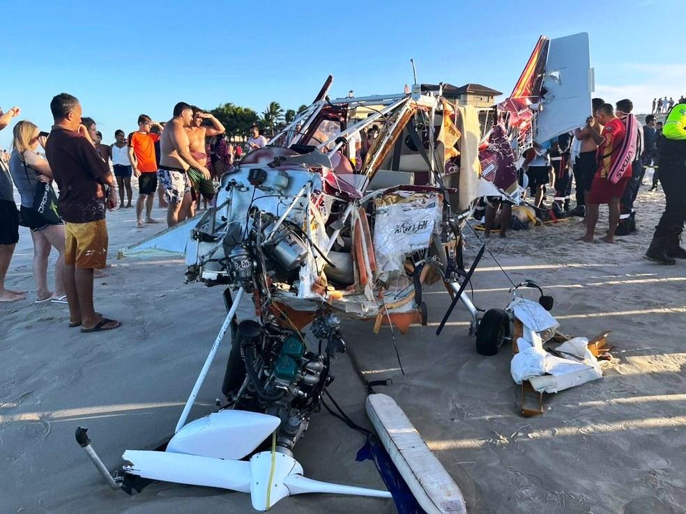 Piloto morre em queda de aeronave ultraleve na Praia de Aquiraz, na Grande Fortaleza