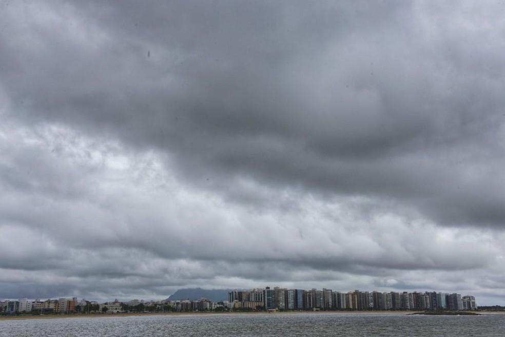 Institutos alertam para chuvas intensas no ES; confira a previsão do tempo para o final de semana