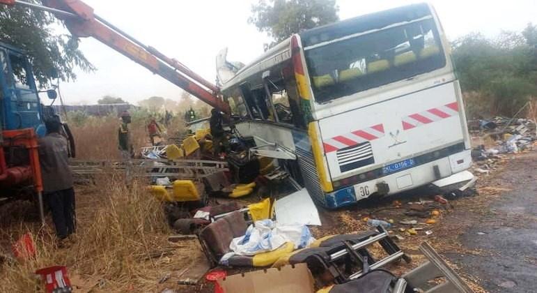 Batida entre dois ônibus deixa 38 mortos e 87 feridos no Senegal