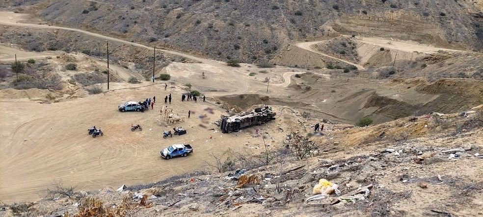 Acidente de ônibus em despenhadeiro deixa ao menos 24 mortos no Peru