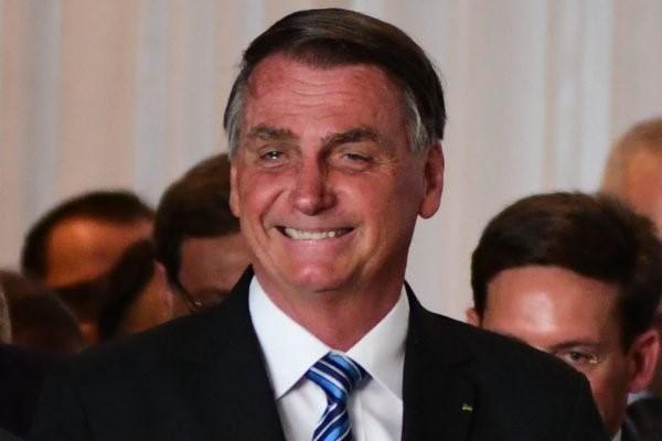 Bolsonaro diz que pretende voltar ao Brasil nas próximas semanas