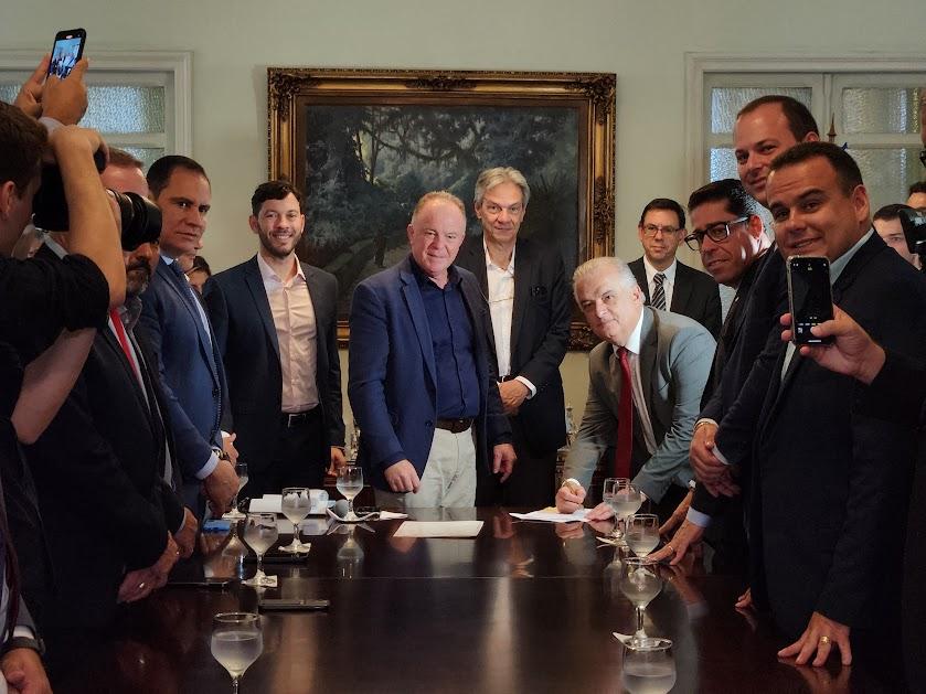 Governador e ministro Márcio França participam de assinatura de memorando para expansão do Porto de Vitória