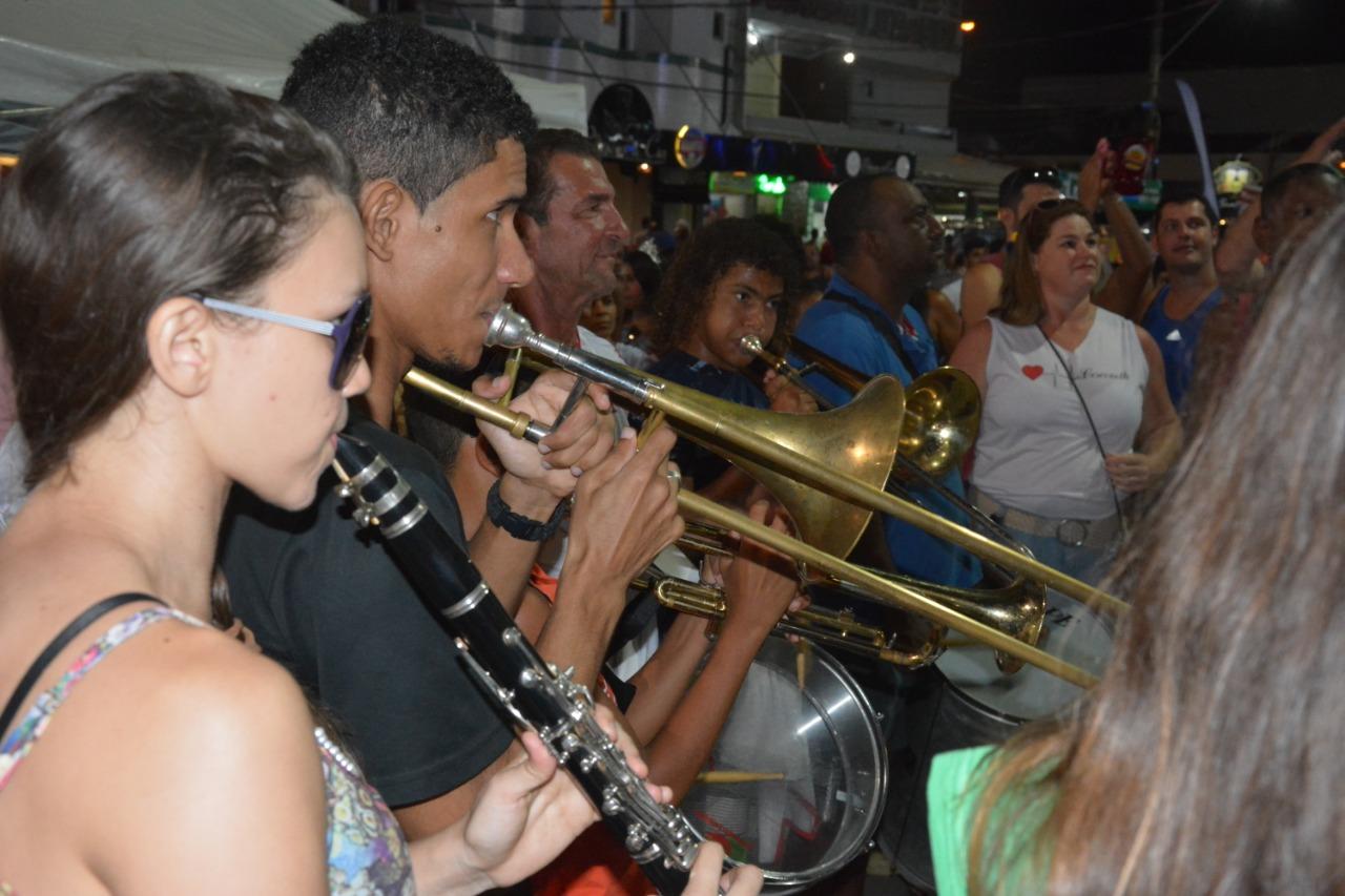 Bateria afinada e muita alegria e tradição: os blocos do Carnaval de Guriri, em São Mateus, são um espetáculo à parte