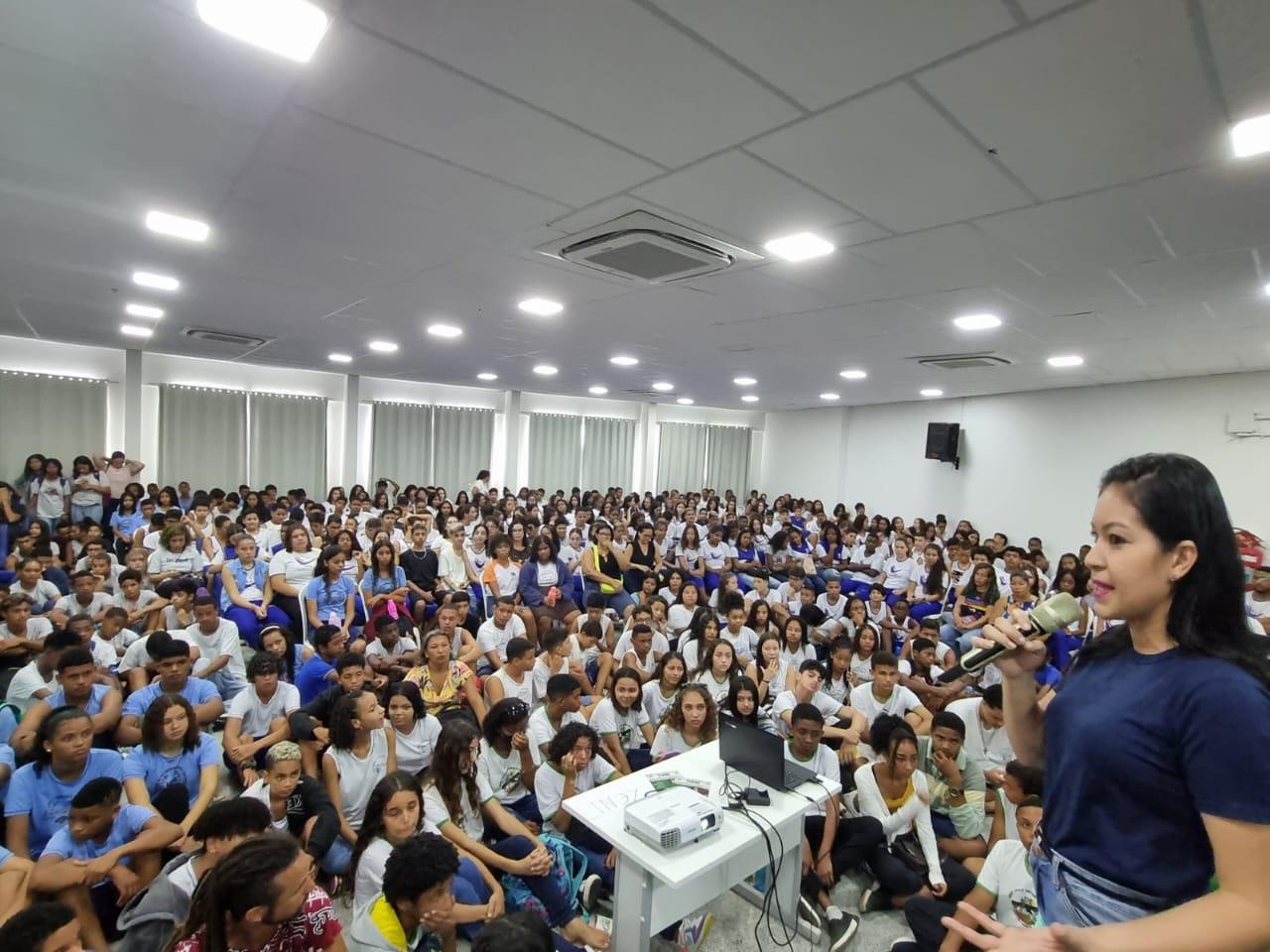Aula inaugural da Rede Municipal de Educação é o hip hop na escola, em São Mateus, ES