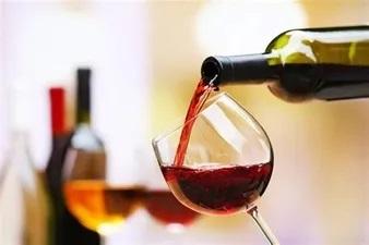 Vinho tinto remodela flora intestinal e beneficia coração, diz estudo
