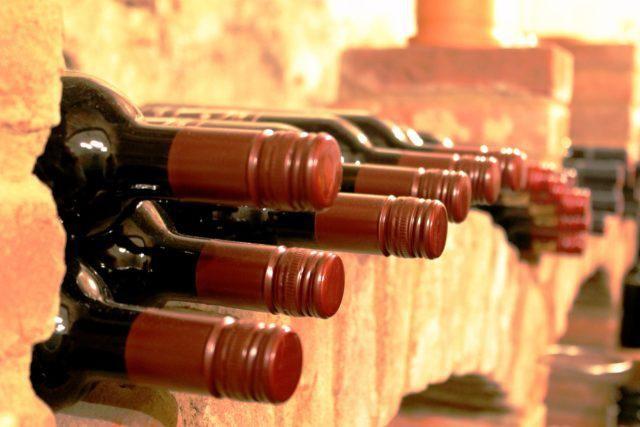 Vinho tinto remodela flora intestinal e beneficia coração, diz estudo