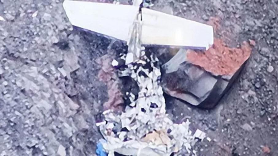 Autoridades pedem busca em vulcão após encontrarem destroços de avião