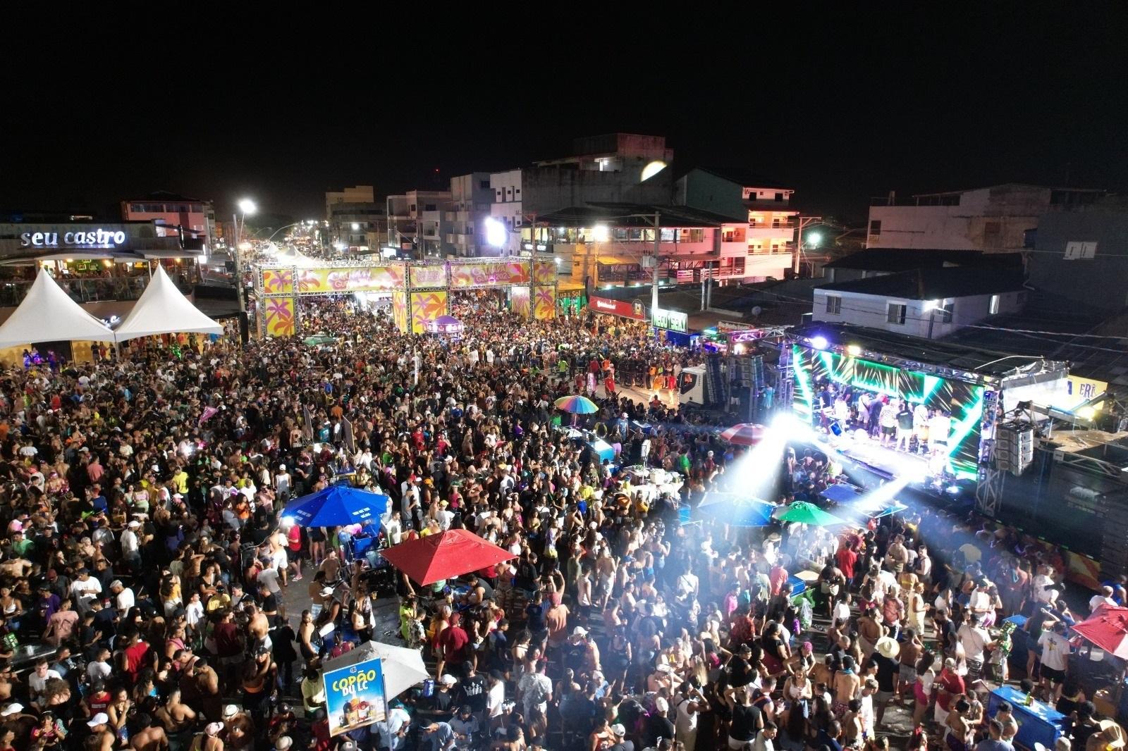 Comerciantes de Guriri, em São Mateus (ES) comemoram sucesso do Carnaval