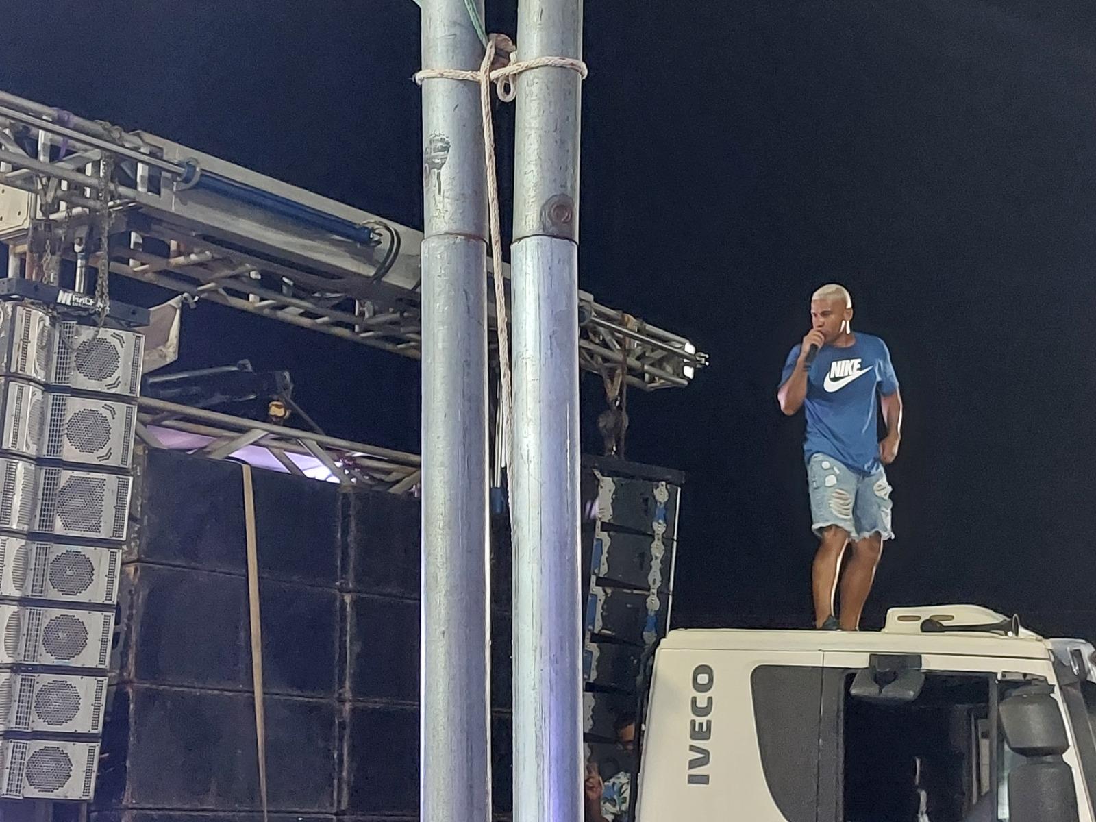 Turistas elogiam Carnaval de Guriri, em São Mateus, e comerciantes comemoram sucesso