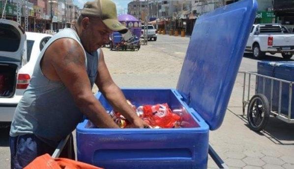 Turistas elogiam Carnaval de Guriri, em São Mateus, e comerciantes comemoram sucesso