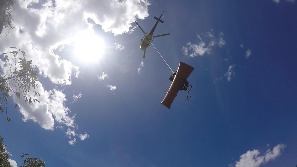 Paraquedista dos EUA morre ao pular de wingsuit de rampa em Castelo, ES
