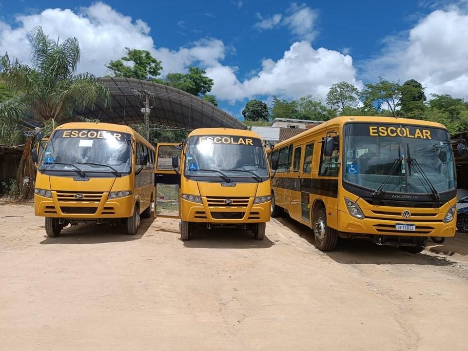 Sedu realiza entrega de ônibus escolares aos municípios de Águia Branca e Água Doce do Norte, no ES