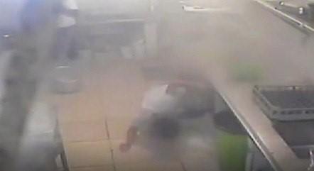 Cozinheira morre no primeiro dia de trabalho após panela de pressão explodir em churrascaria
