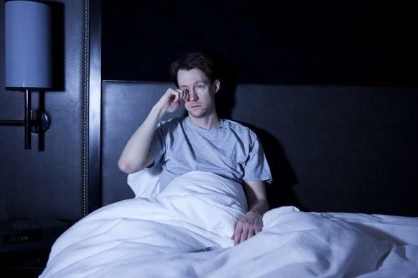 Privação de sono pode envelhecer cérebro em até dois anos, diz estudo