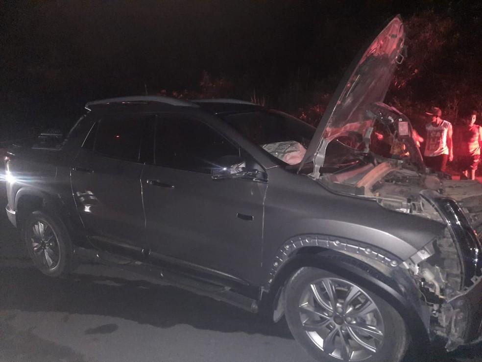 Batida frontal entre carros mata duas pessoas na ES-430, em Jaguaré, ES