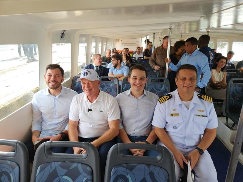 Governador Renato Casagrande acompanha teste da embarcação do novo Aquaviário