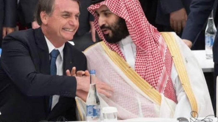Bolsonaro recebeu terceiro conjunto de joias com Rolex de diamantes