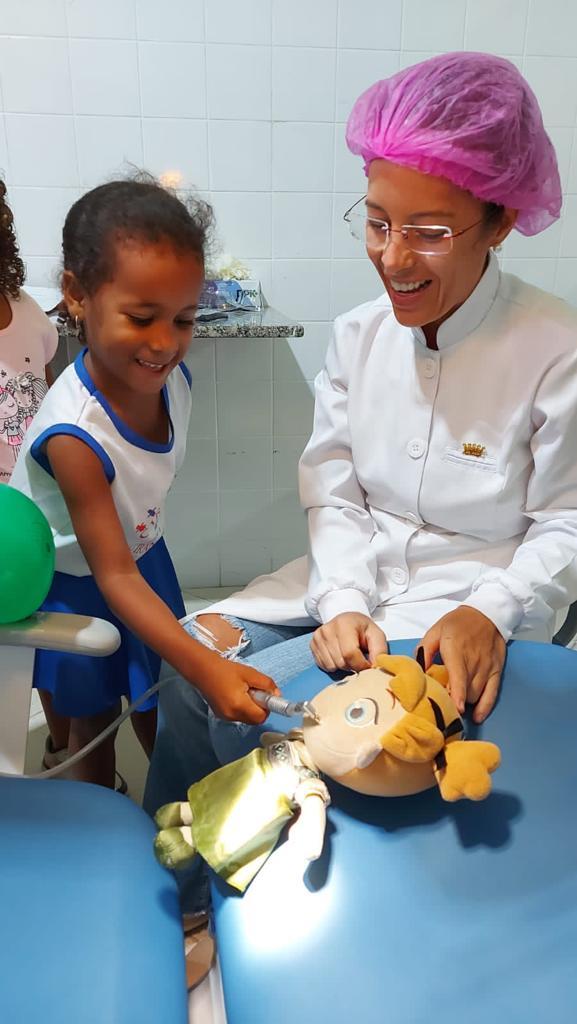“Crianças na Dentista” chega à Escola Ciranda Cirandinha, em Itaúnas, Conceição da Barra, ES
