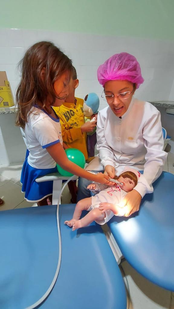 “Crianças na Dentista” chega à Escola Ciranda Cirandinha, em Itaúnas, Conceição da Barra, ES