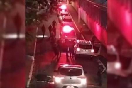 Mãe e filho são mortos a tiros dentro de carro