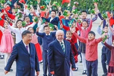 Lula se reúne com Xi Jinping: “Ninguém vai proibir que o Brasil aprimore relação com a China”