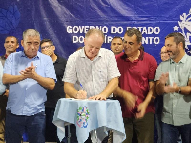 Casagrande entrega nova iluminação de estádio e recapeamento de ruas em Jaguaré