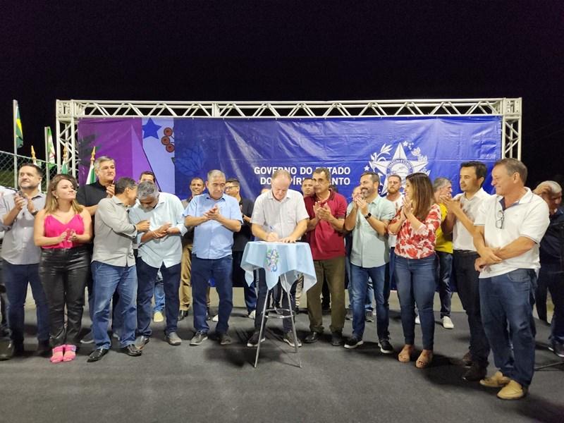 Casagrande entrega nova iluminação de estádio e recapeamento de ruas em Jaguaré