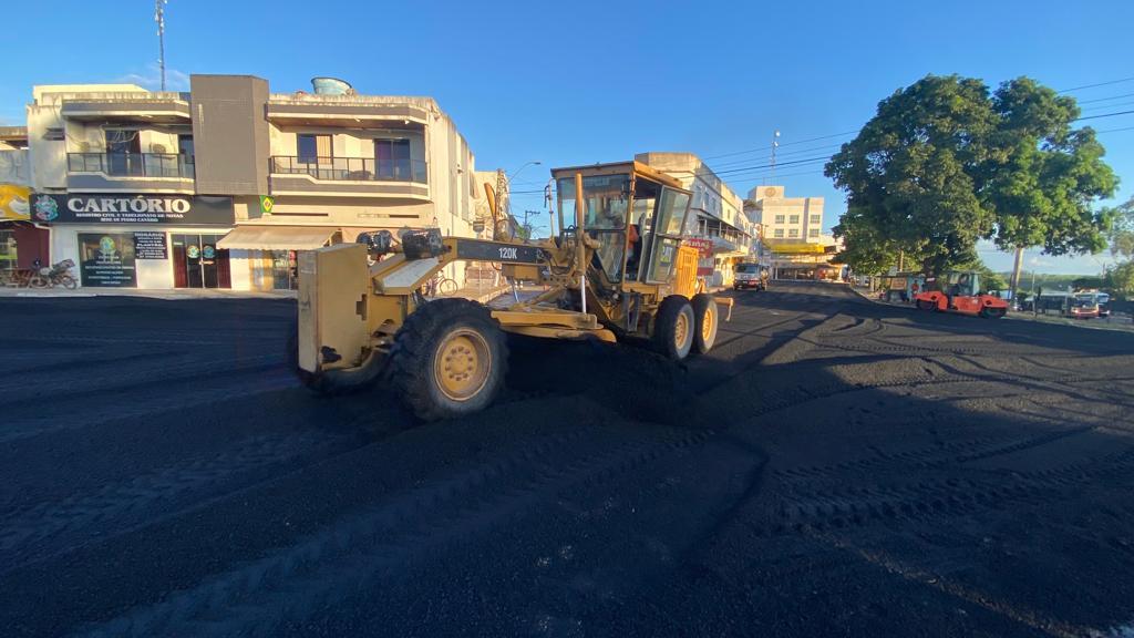 DER finaliza obra de pavimentação asfáltica em avenidas do Centro de Pedro Canário, ES