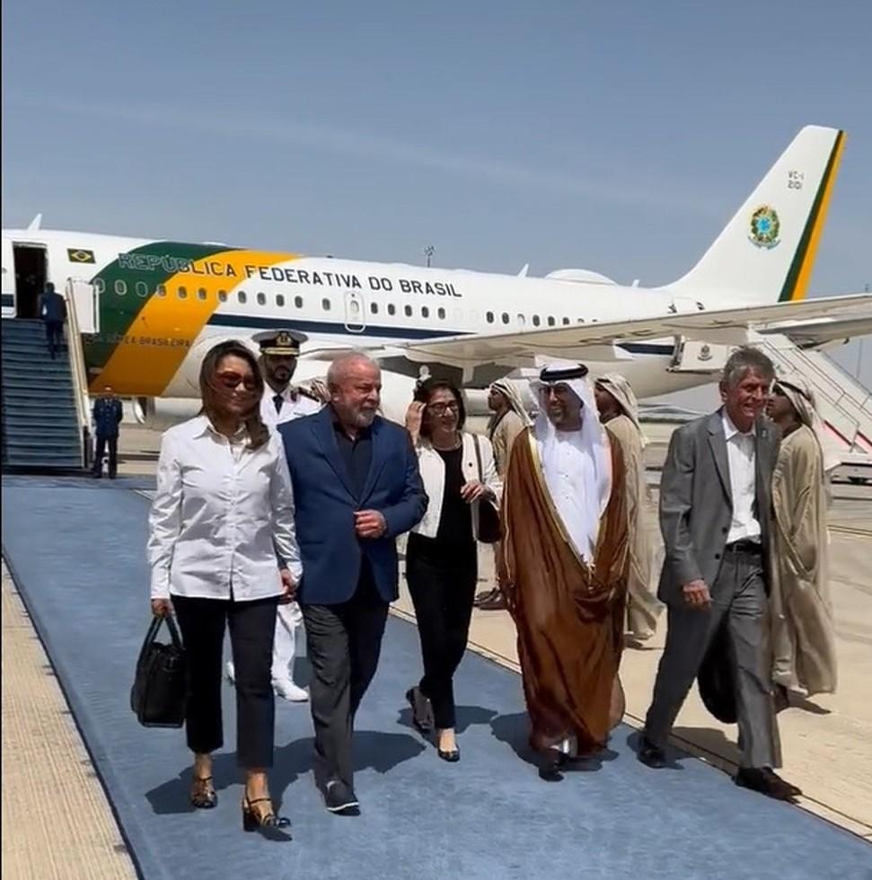 Após viagem à China, Lula chega aos Emirados Árabes