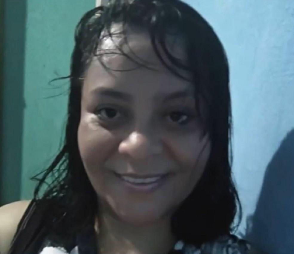 Mulher é morta a facadas e enteado de 13 anos é apreendido suspeito do crime