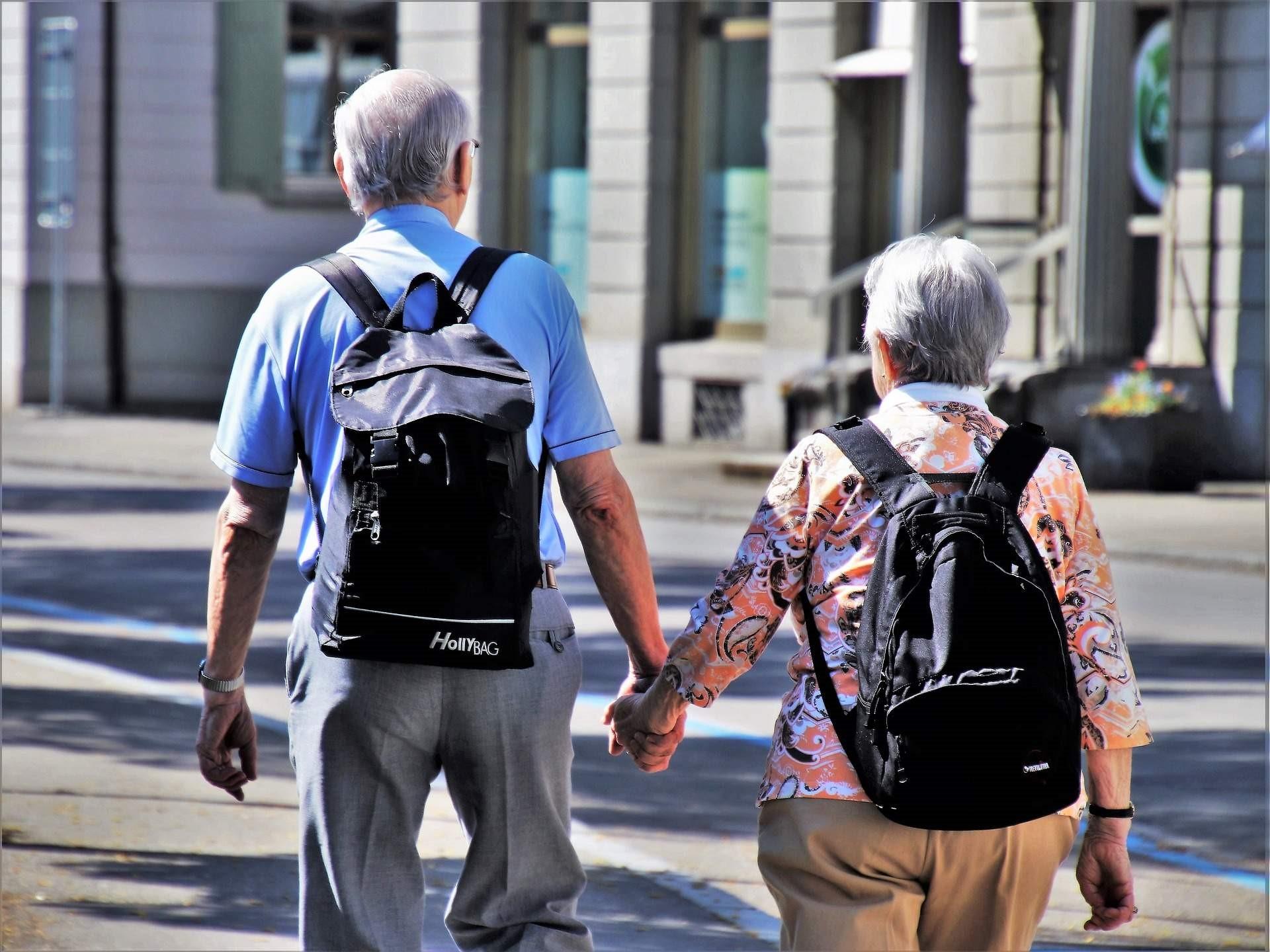 Idosos têm direito à gratuidade e desconto em viagens; saiba como
