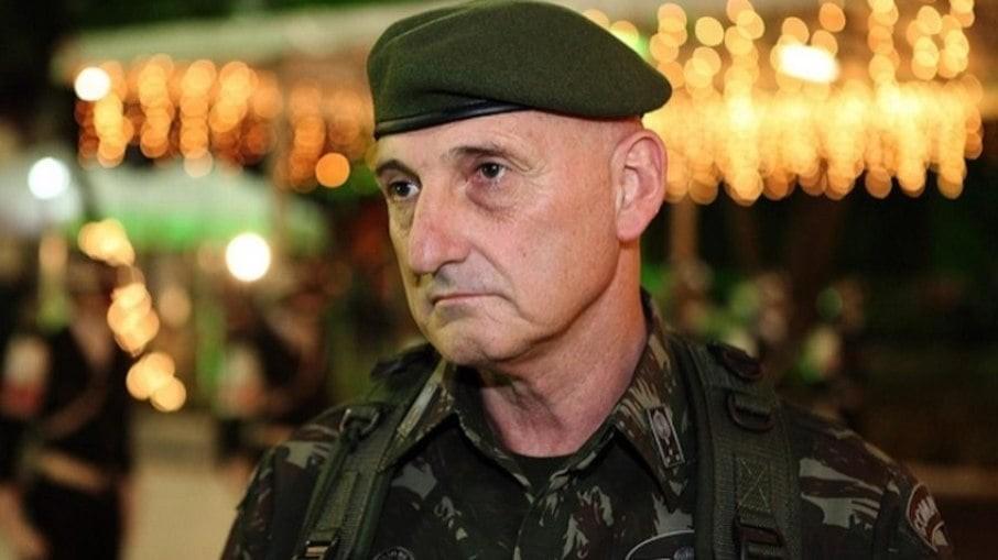 Ministro Gonçalves Dias, do GSI, pede demissão após vídeos no Planalto
