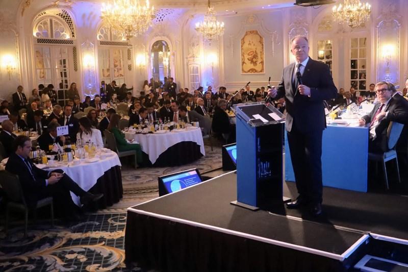 Casagrande fala sobre meio ambiente e potencialidades do Espírito Santo em evento na Inglaterra