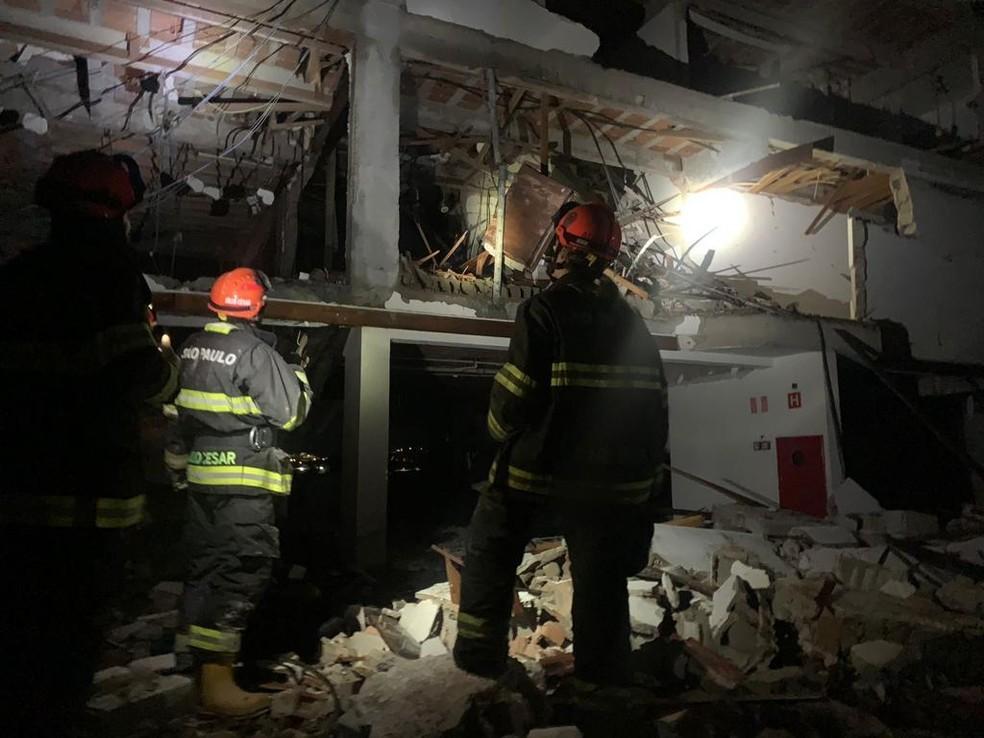 Explosão em condomínio atinge 10 apartamentos e deixa quatro feridos
