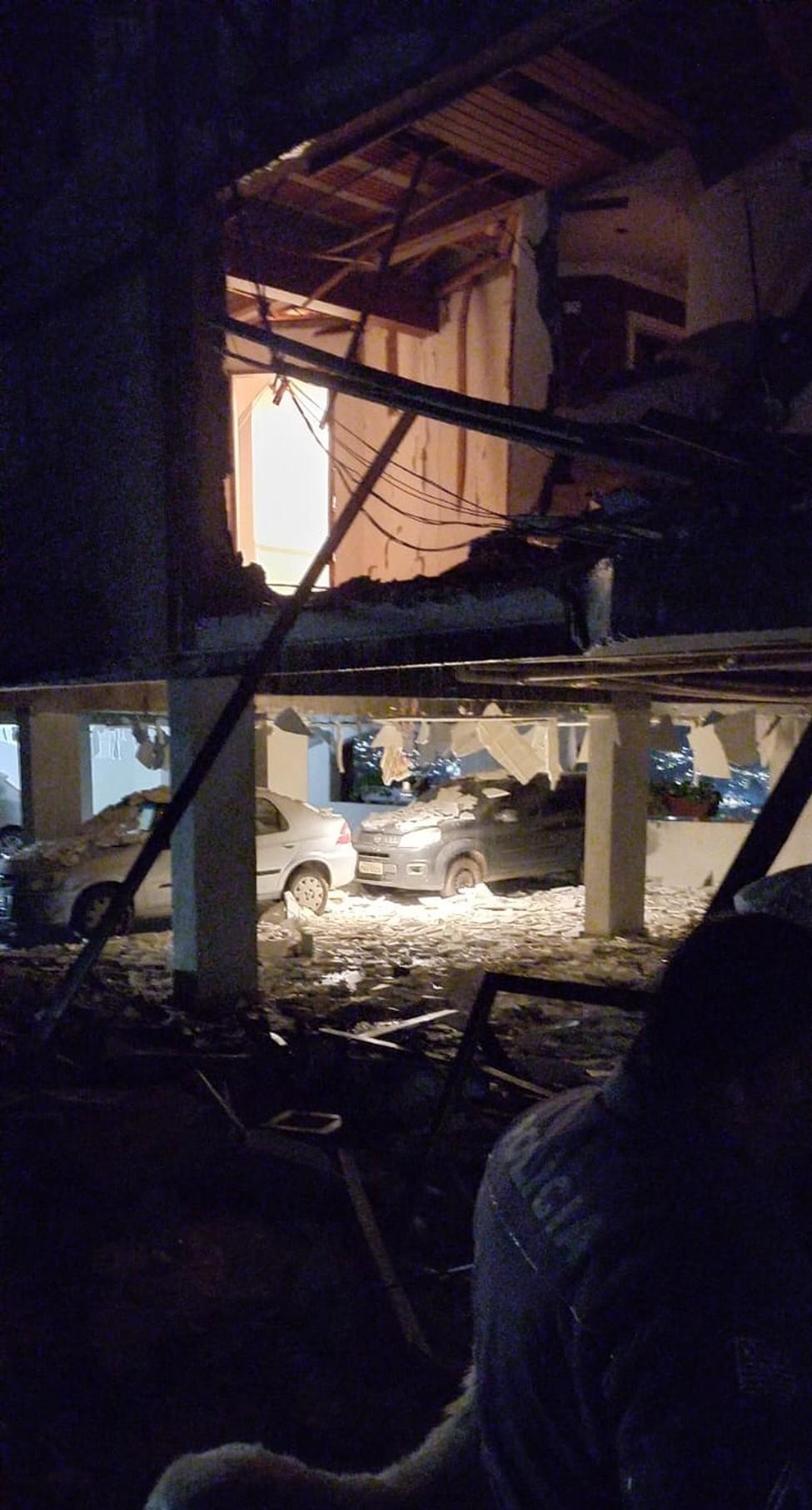 Explosão em condomínio atinge 10 apartamentos e deixa quatro feridos