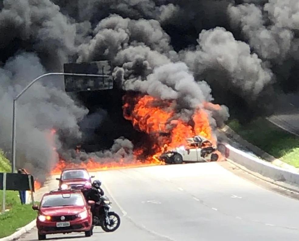 Grave acidente com 15 veículos na BR-408 deixa pelo menos 14 feridos