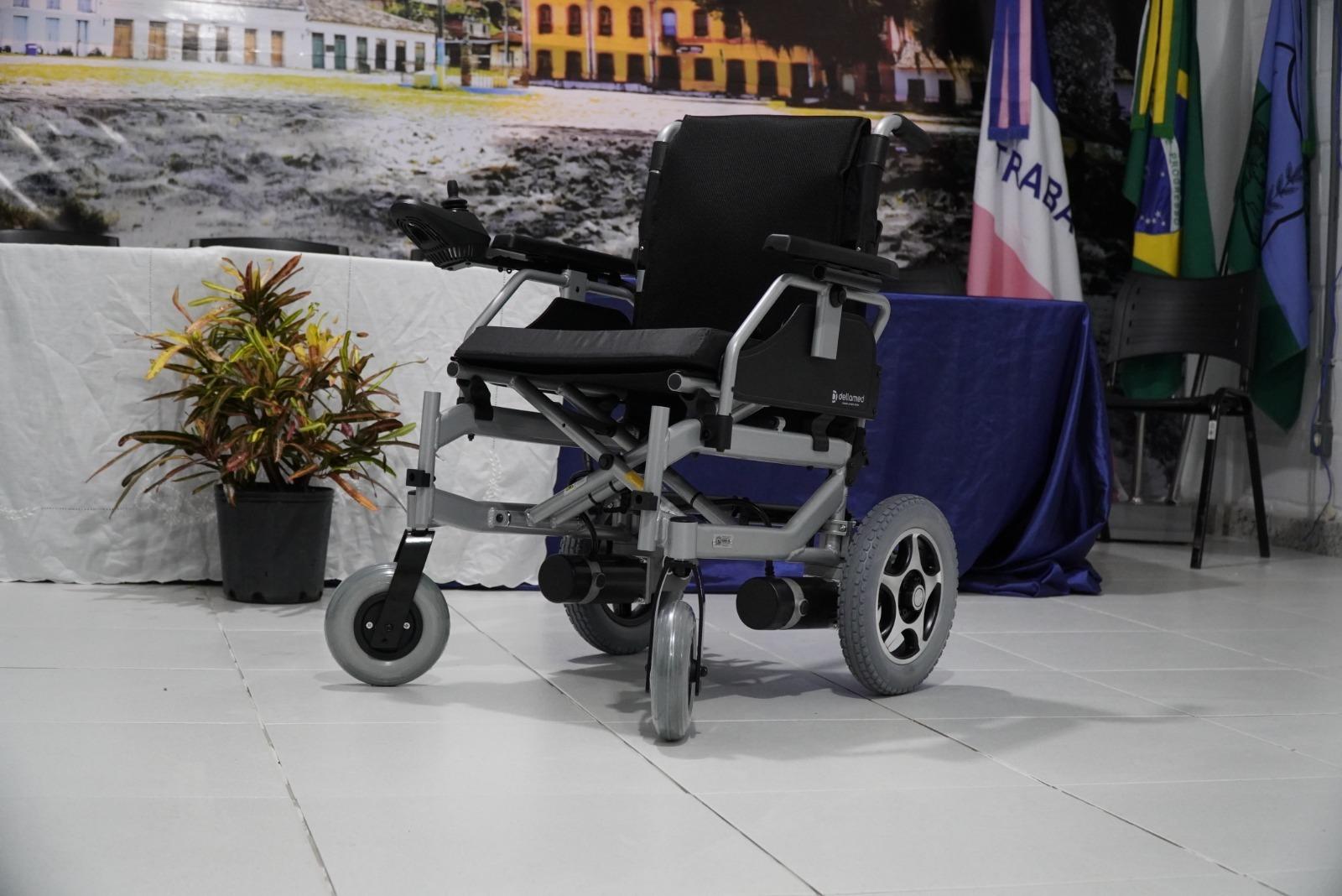 Daniel entrega mais equipamentos para a saúde e anuncia: Parcerias estão aumentando