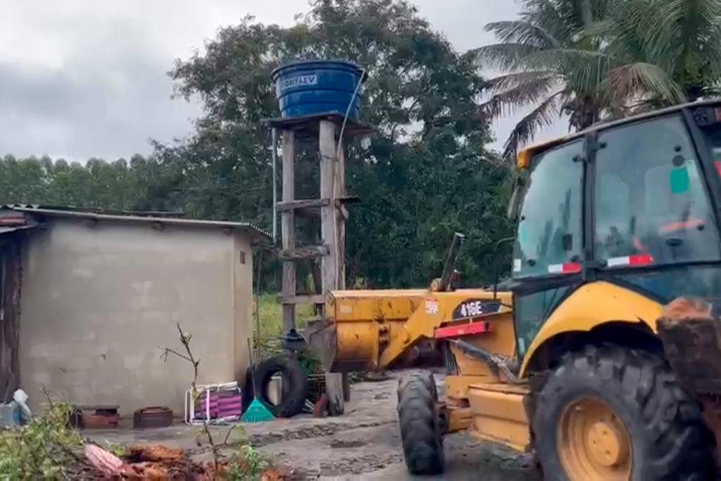 Suzano destrói casas e expulsa casal de idosos de 85 e 76 anos de sua própria terra, em Conceição da Barra, ES