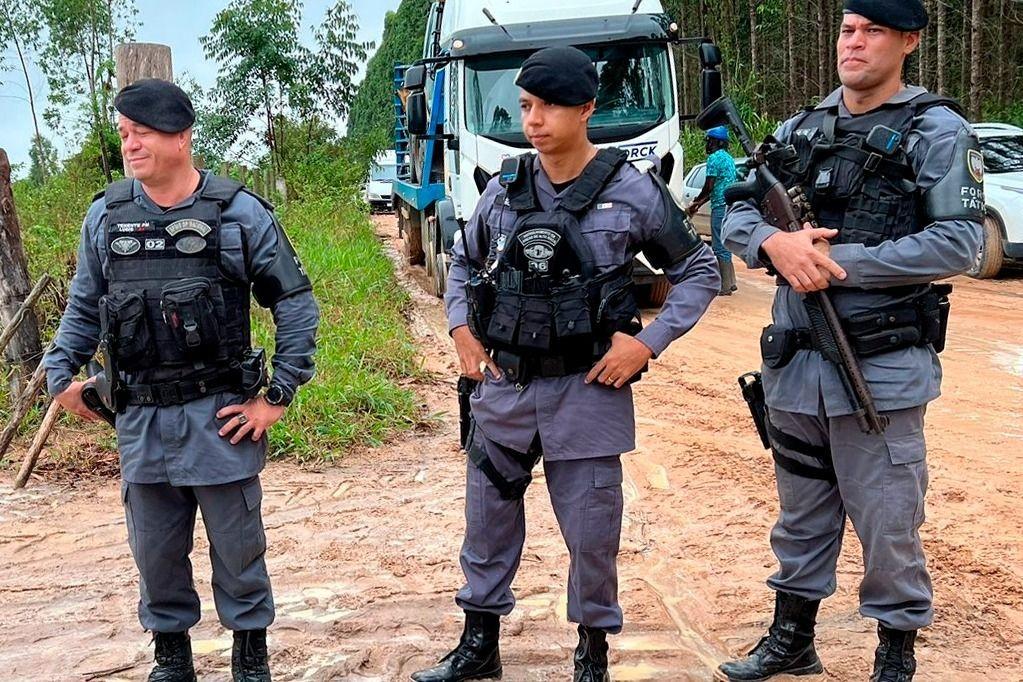 Suzano destrói casas e expulsa casal de idosos de 85 e 76 anos de sua própria terra, em Conceição da Barra, ES