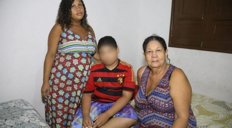 Menino que chora sangue: Doença misteriosa desespera família da criança
