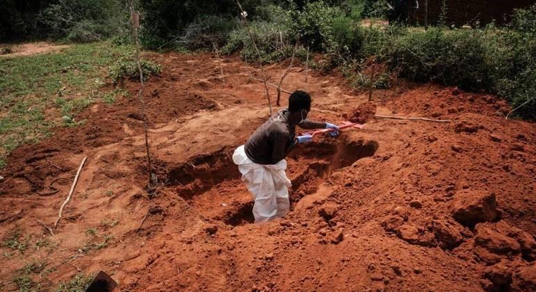 Fome e asfixia foram principais causas de morte de fiéis de seita no Kênia