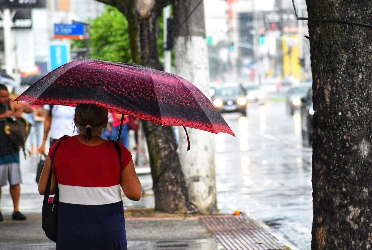 Chuva e nova frente fria no ES: veja a previsão do tempo para a semana