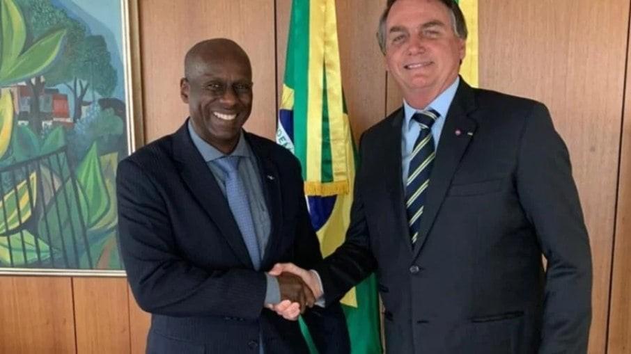 Bolsonaro já chamou Ailton Barros, suspeito de fraudar vacinação de “segundo irmão”