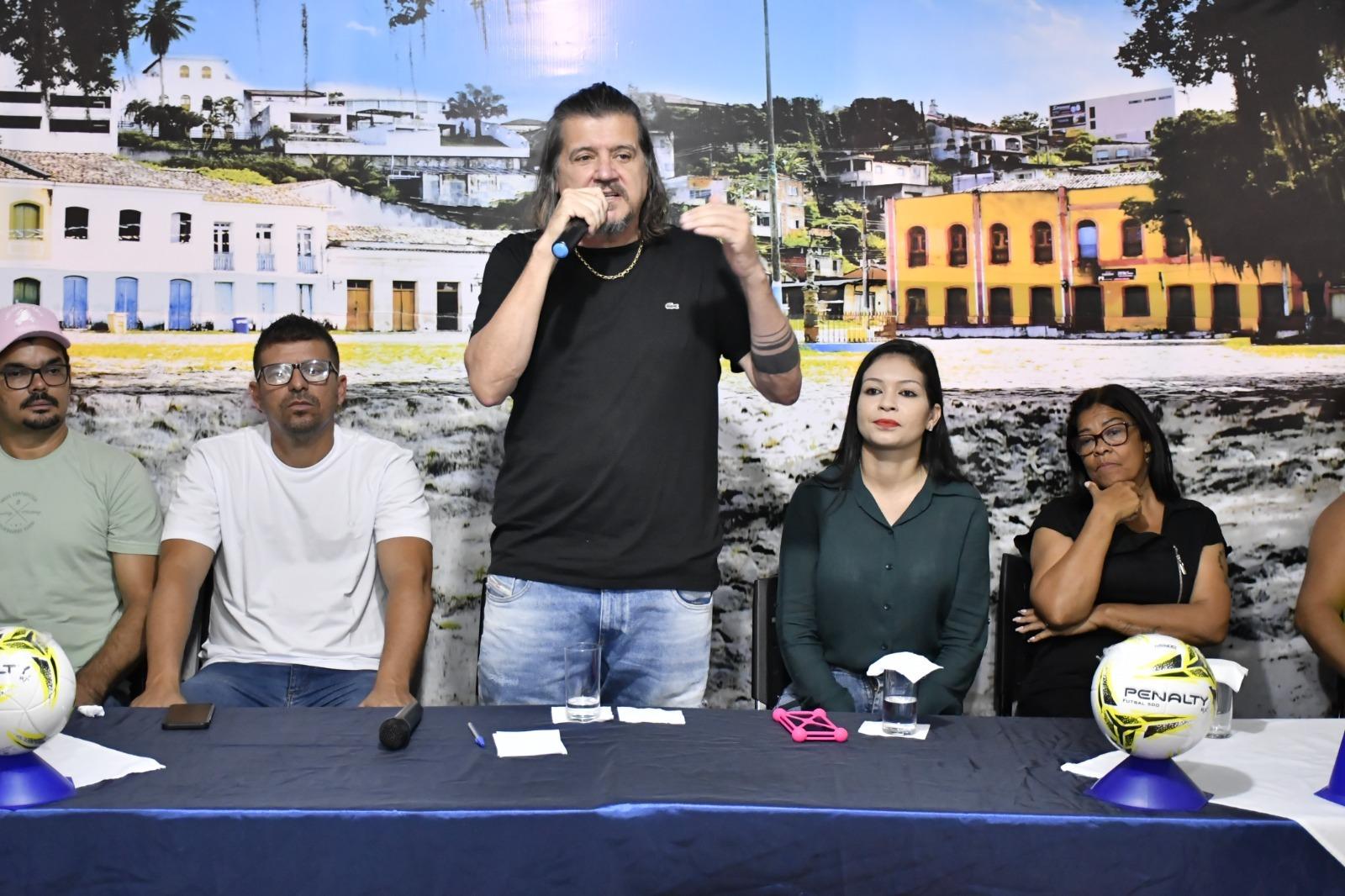 Daniel faz entrega de material didático-pedagógico para a prática da educação física em toda a rede escolar de São Mateus, ES