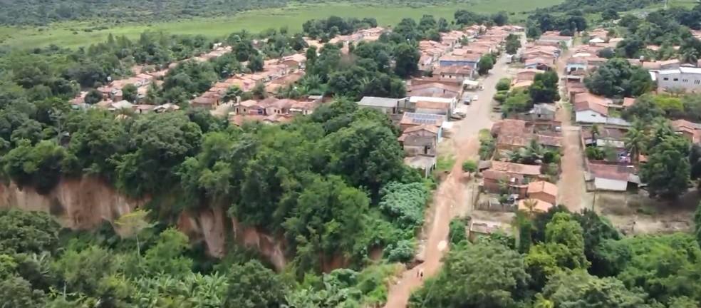 Voçoroca ‘engole’ casa no Centro de Buriticupu, no Maranhão