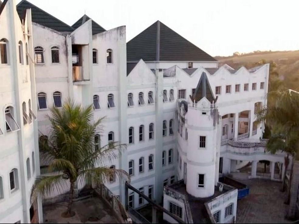 ‘Castelo’ com 100 quartos, do cantor José Rico será levado a leilão para pagamento de dívidas trabalhistas