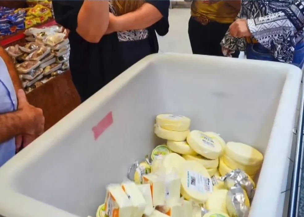 Vigilância Sanitária apreende mais de 40 quilos de queijo irregular em dois supermercados no Norte do ES