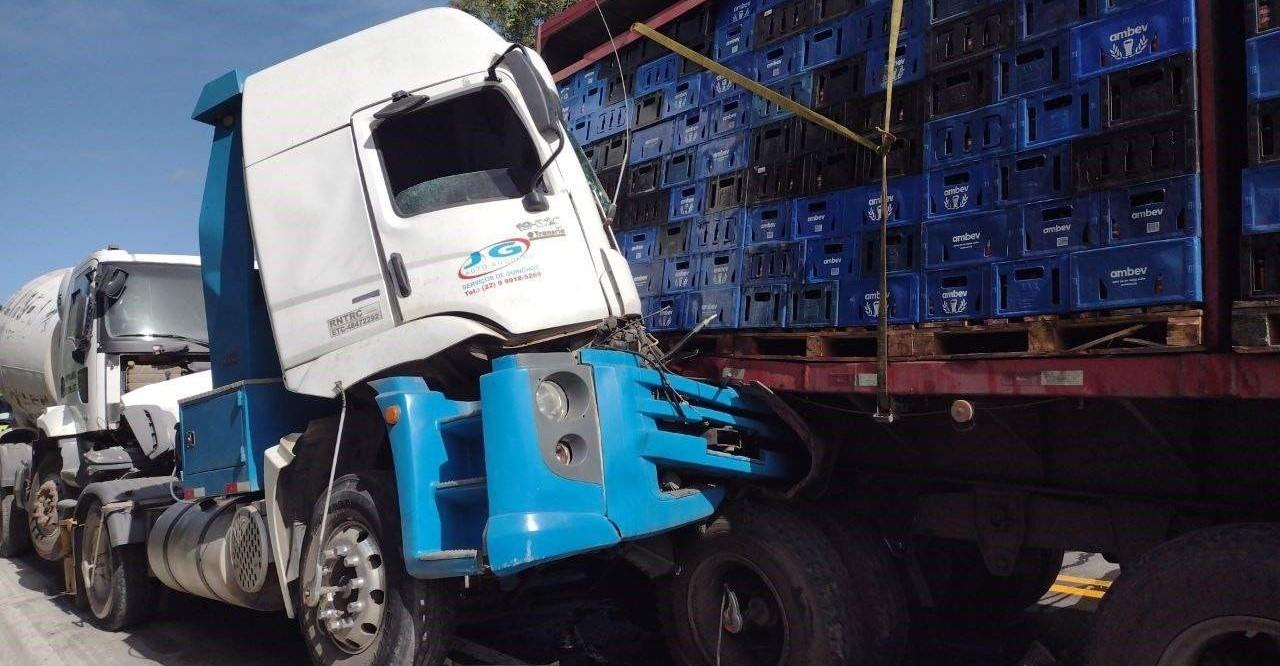 Acidente com quatro veículos deixa uma pessoa morta no Sul do ES