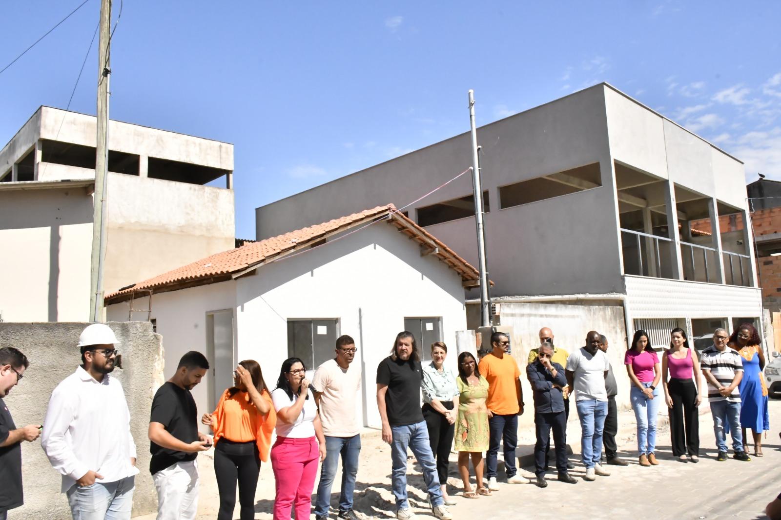 Prefeitura de São Mateus retoma programa habitacional e entrega mais três casas no Bairro Vitória